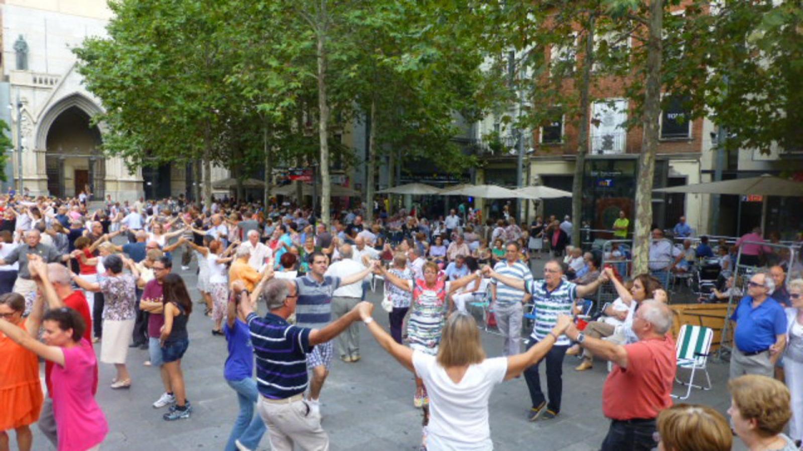Diada Aplec Sardanista. Plaça Vella